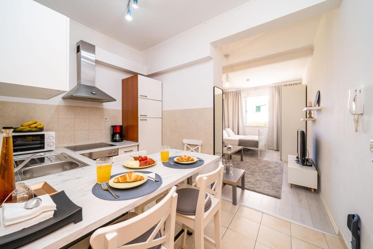 Larissa Apartman *