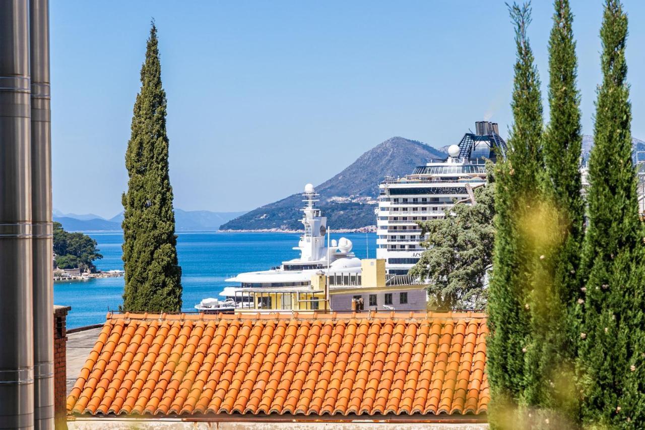 Larissa Apartman *
